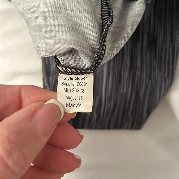 Sweatshirt black pullover size small three quarter zip - Picture 4 of 5